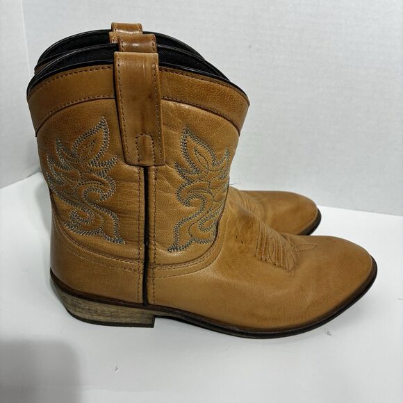 Women’s 8.5 Cowboy Boots Dingo Leather Western  Tan Short Pull-On Stitch Detail - Picture 6 of 8